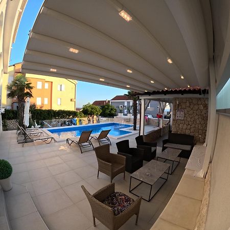 Apartments Sun Dance Novalja Bagian luar foto