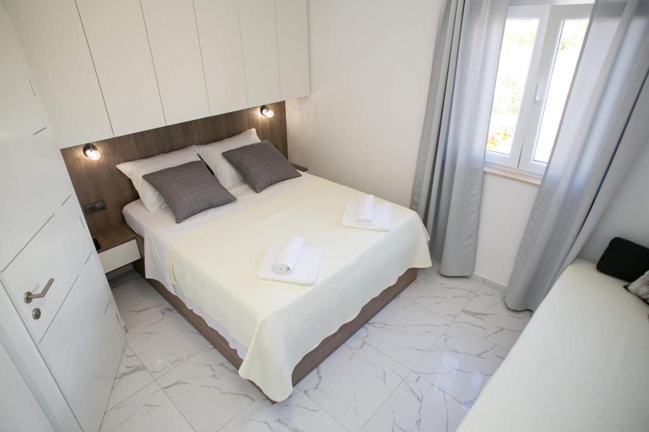 Apartments Sun Dance Novalja Bagian luar foto