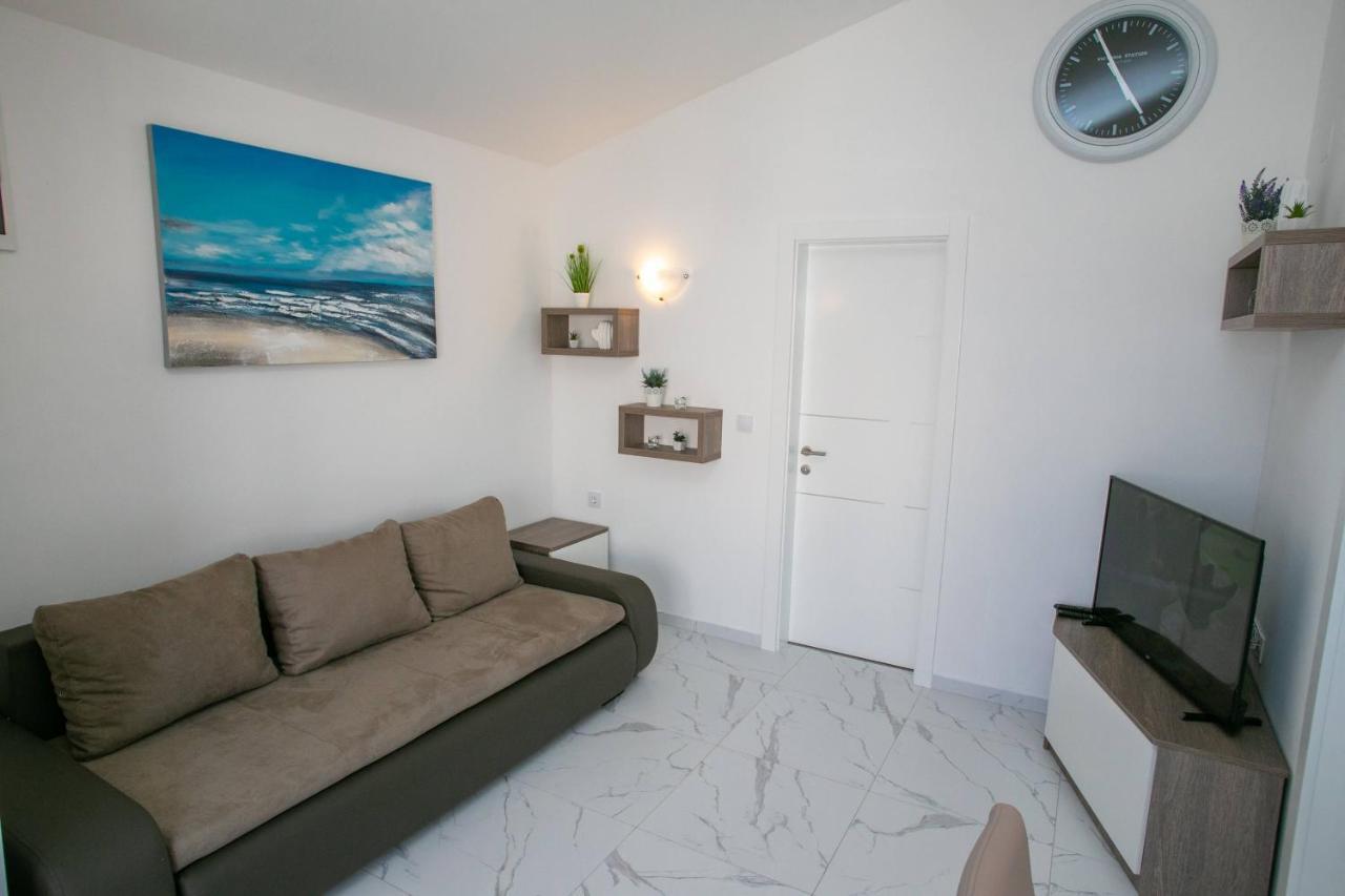 Apartments Sun Dance Novalja Bagian luar foto