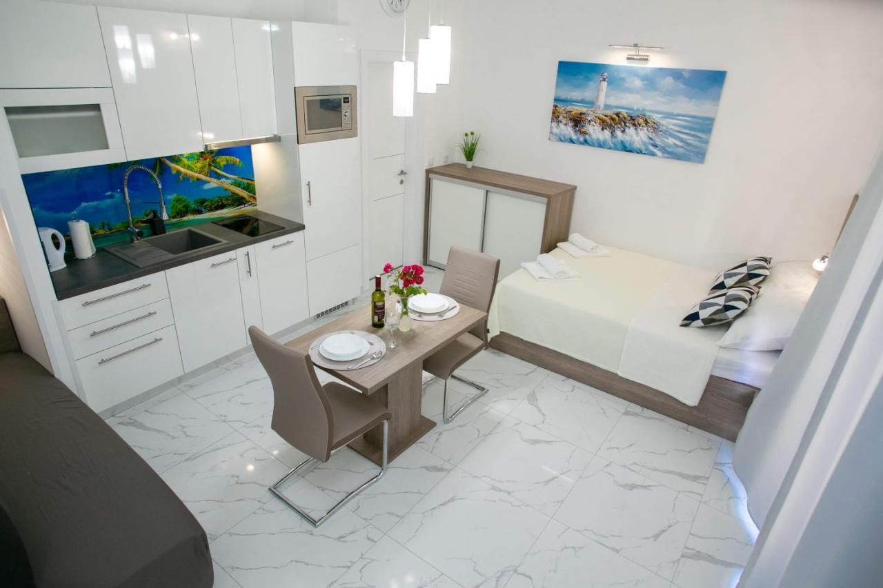 Apartments Sun Dance Novalja Bagian luar foto
