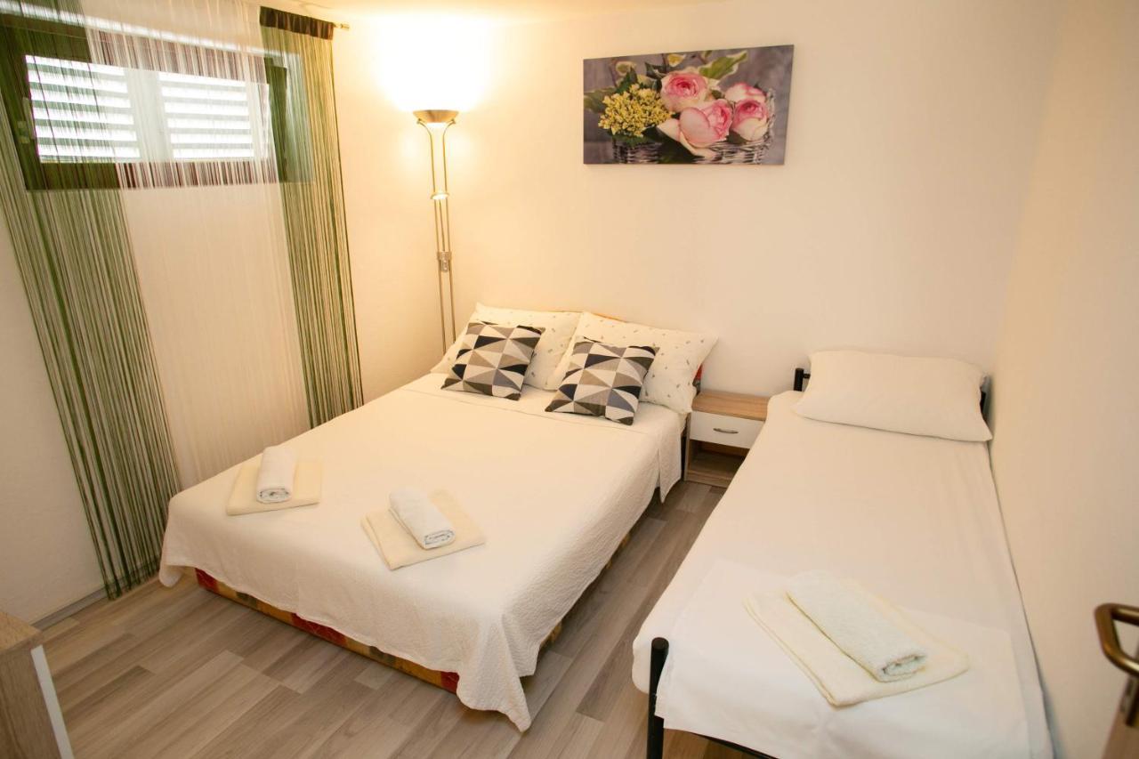 Apartments Sun Dance Novalja Bagian luar foto