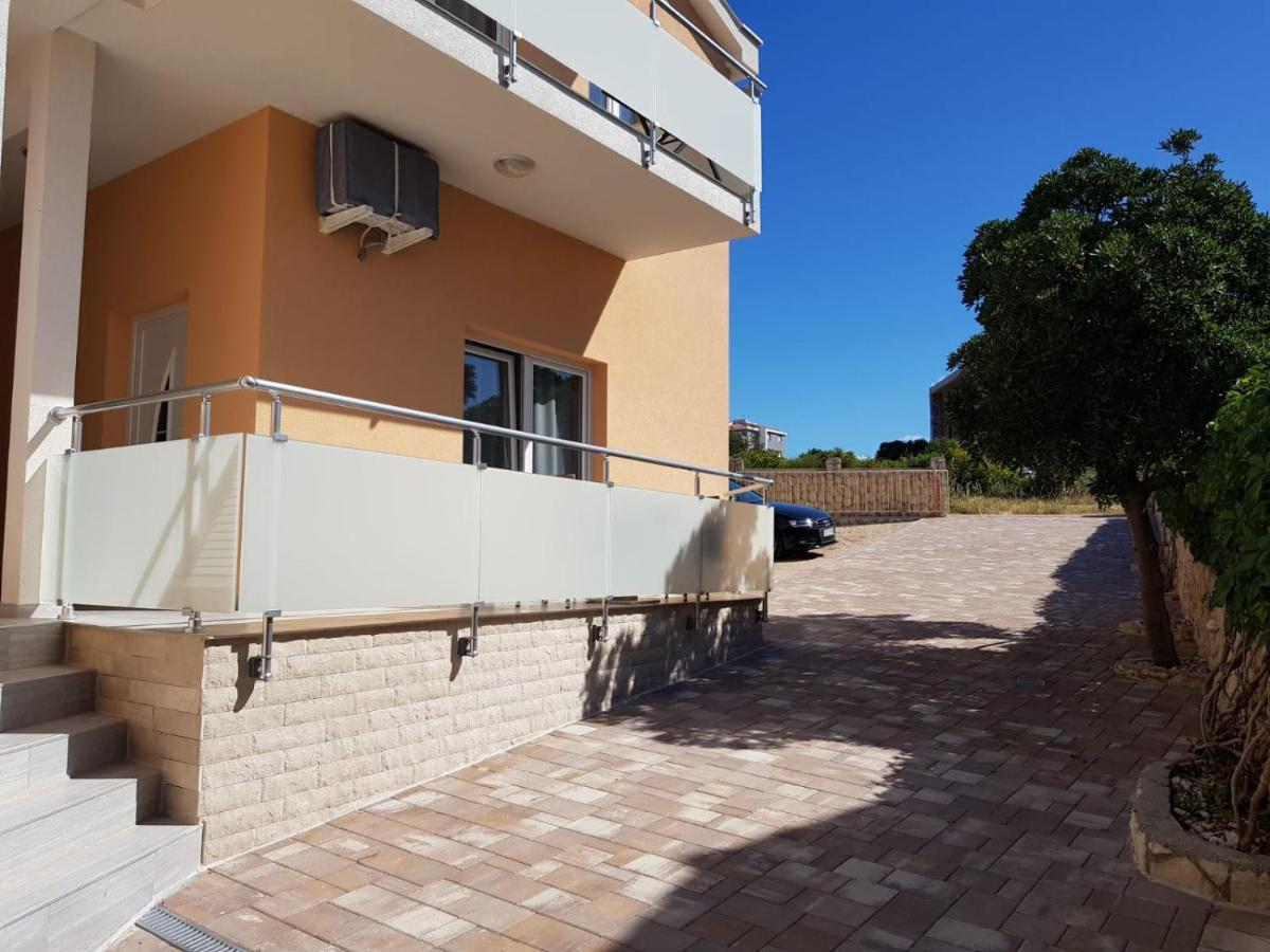 Apartments Sun Dance Novalja Bagian luar foto