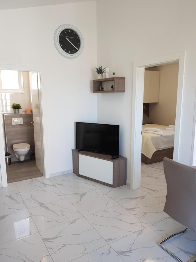 Apartments Sun Dance Novalja Bagian luar foto