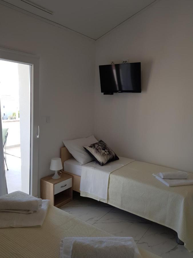 Apartments Sun Dance Novalja Bagian luar foto