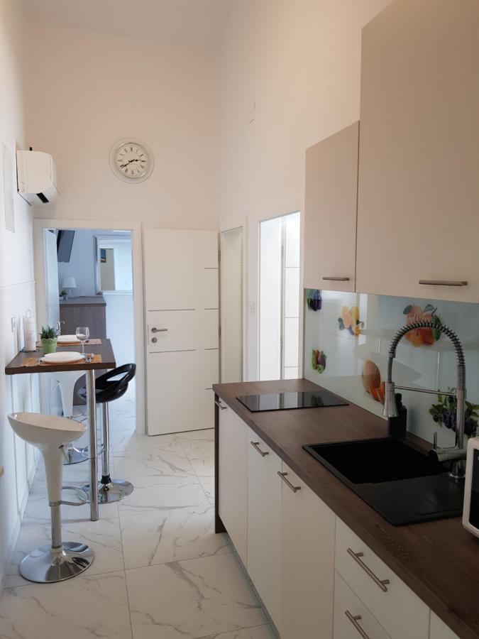 Apartments Sun Dance Novalja Bagian luar foto