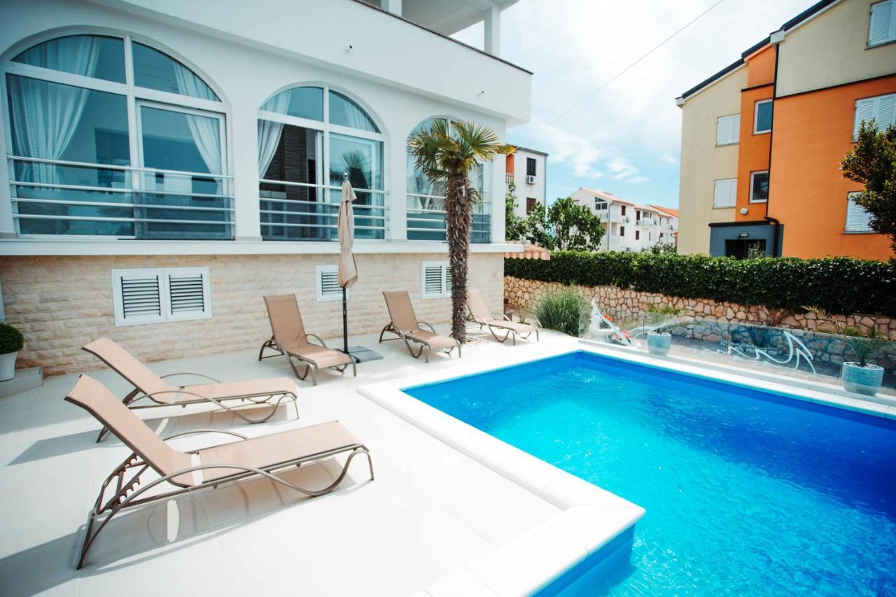 Apartments Sun Dance Novalja Bagian luar foto